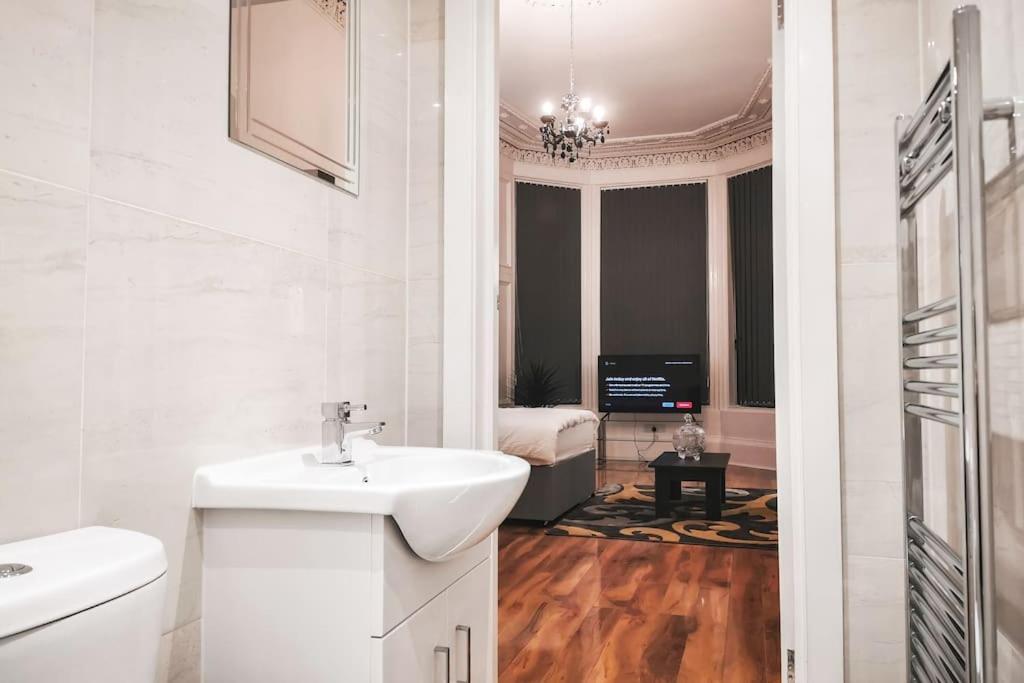 S.H Apartments Glasgow Luaran gambar